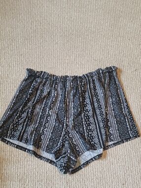 Bobbie Brooks Black and White Printed Women’s Shorts